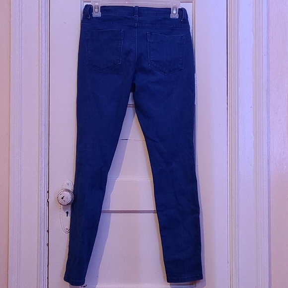 Ripped Jean - Picture 3 of 4